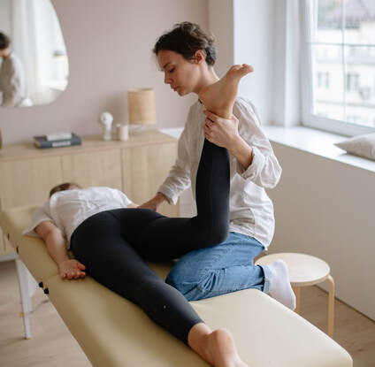 Image d'une kinésithérapeute du centre de Massage Fleurus